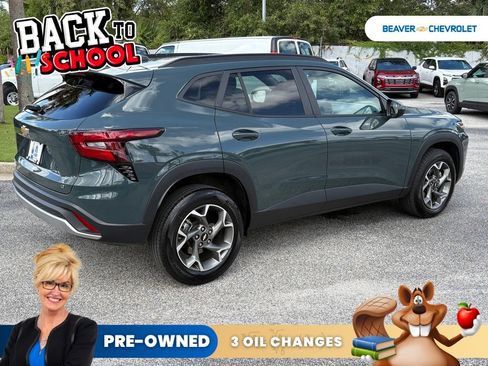 Used 2025 Chevrolet Trax LT FWD image 7