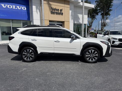 Used 2025 Subaru Outback Touring AWD/4WD image 2