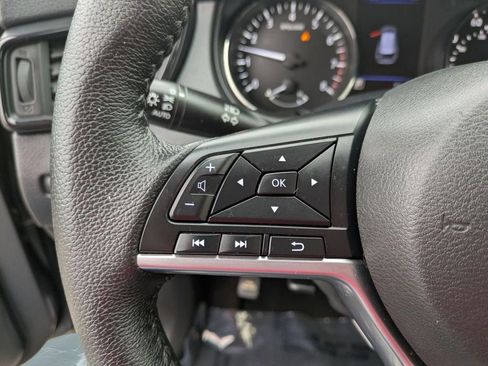 Used 2019 Nissan Rogue SV image 18