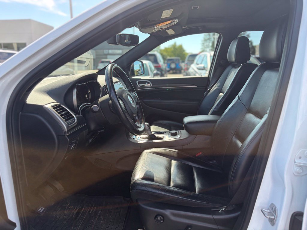 Used 2020 Jeep Grand Cherokee Limited AWD/4WD image 22