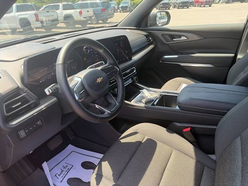 Used 2025 Chevrolet Traverse LT w/ Driver Confidence Package AWD/4WD image 11