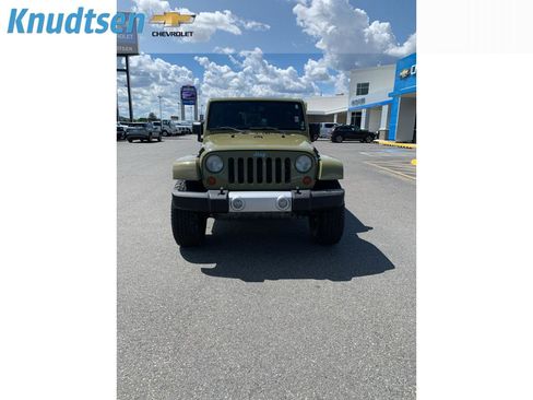 Used 2013 Jeep Wrangler Unlimited Sahara AWD/4WD image 2