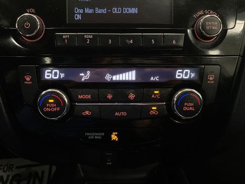 Used 2015 Nissan Rogue SV FWD image 23