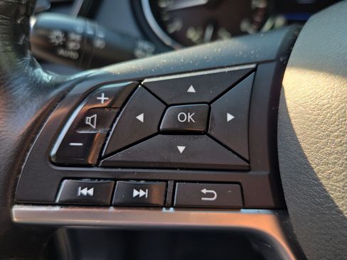 Used 2019 Nissan Rogue SV w/ Premium Package FWD image 25