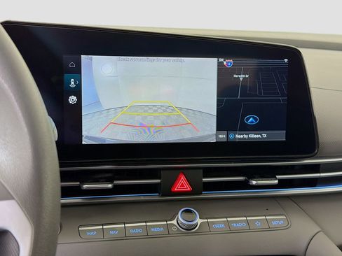 Used 2024 Hyundai Elantra SEL image 18