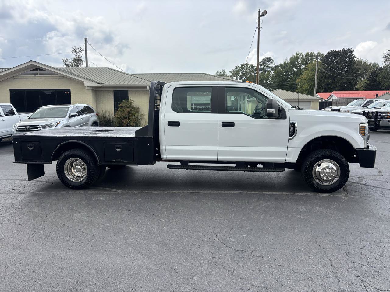 Used 2019 Ford F350 XL w/ Power Equipment Group AWD/4WD image 4