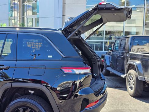 New 2026 Jeep Grand Cherokee Altitude AWD/4WD image 8