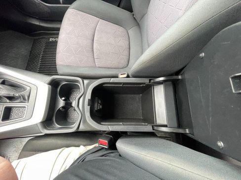 Used 2019 Toyota RAV4 XLE image 39