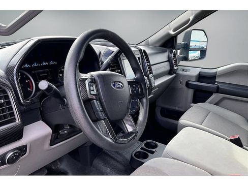 Used 2019 Ford F250 XL w/ STX Appearance Package AWD/4WD image 18