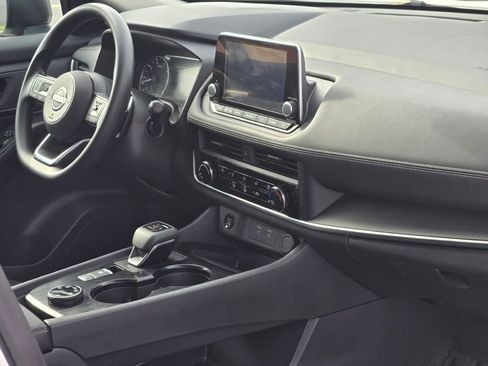 Used 2024 Nissan Rogue S image 6