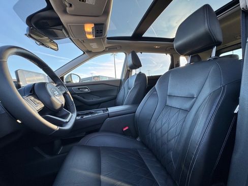 Used 2021 Nissan Rogue Platinum image 14