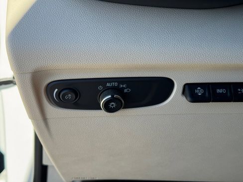 Used 2023 Buick Envision Avenir image 21