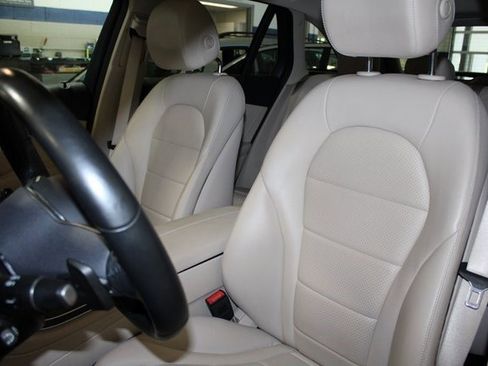 Used 2022 Mercedes-Benz GLC 300 4MATIC w/ Premium Package Lite image 10