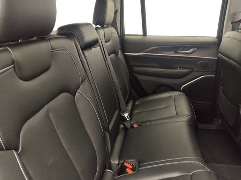 Used 2023 Jeep Grand Cherokee Limited RWD image 19