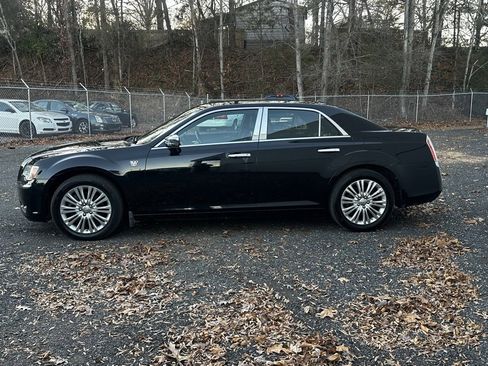 Used 2013 Chrysler 300 C image 4