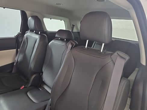Used 2023 Kia Carnival SX image 12