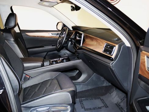 Used 2025 Volkswagen Atlas SE image 54