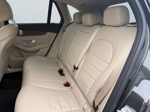 Used 2021 Mercedes-Benz GLC 300 4MATIC image 13