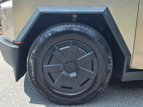 Used 2024 Tesla Cybertruck AWD Crew Cab image 18