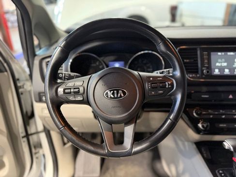 Used 2021 Kia Sedona EX image 12