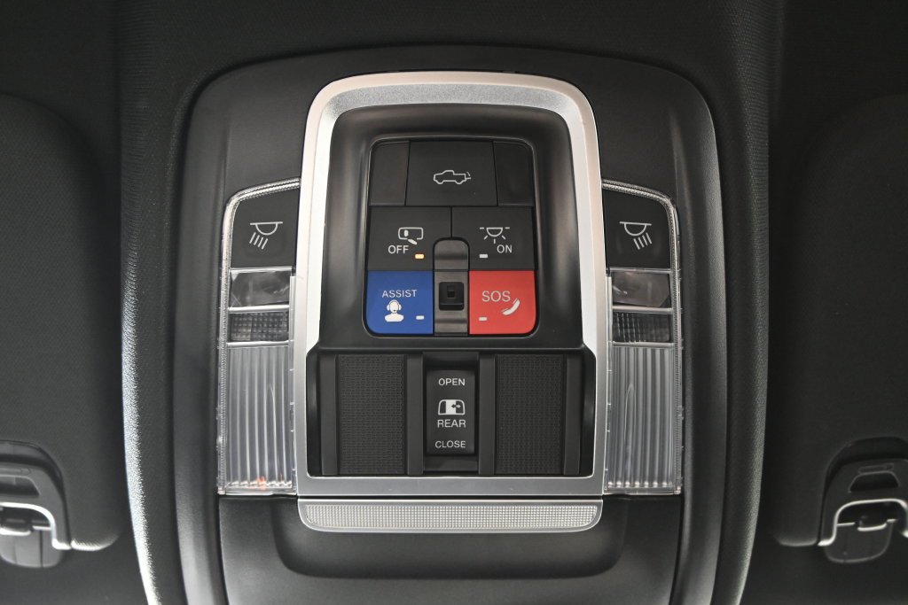 Used 2023 RAM 1500 Laramie AWD/4WD image 34