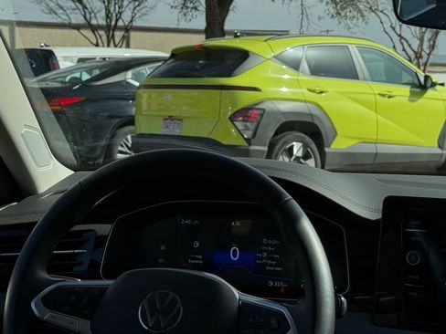 Used 2025 Volkswagen Jetta SE image 35