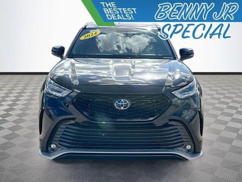 Used 2024 Toyota Highlander XSE image 2