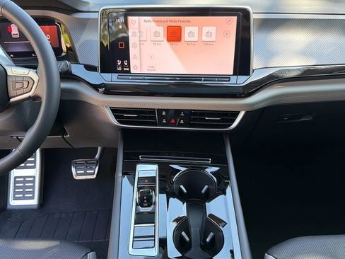 New 2026 Volkswagen Atlas Peak Edition AWD/4WD image 18