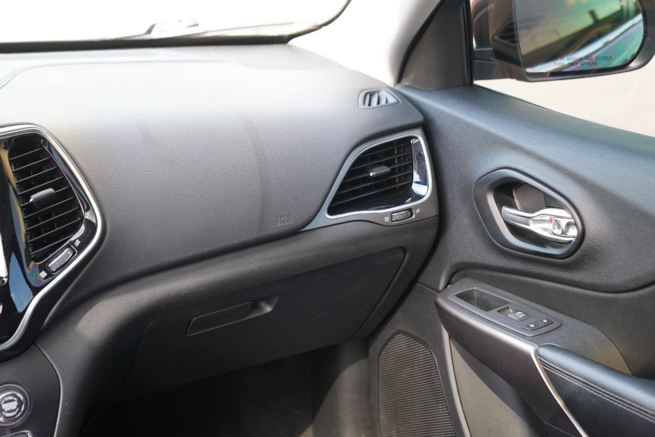 Used 2021 Jeep Cherokee Limited w/ Elite Package AWD/4WD image 31