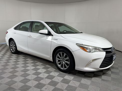 Used 2017 Toyota Camry XLE w/ Moonroof Package FWD image 7