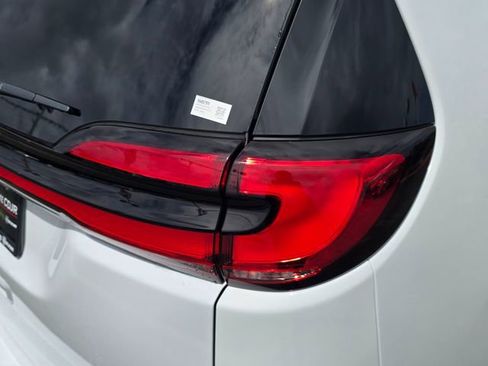 New 2026 Chrysler Pacifica Pinnacle image 32