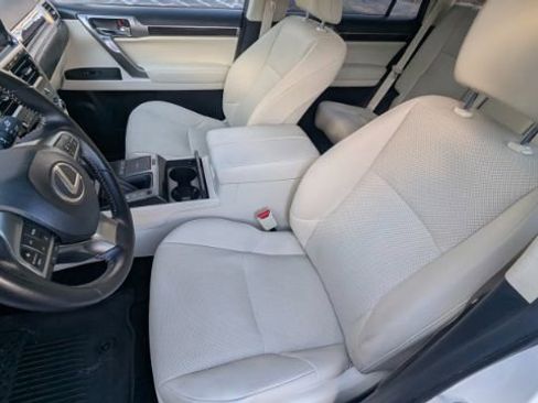 Used 2022 Lexus GX 460 image 17