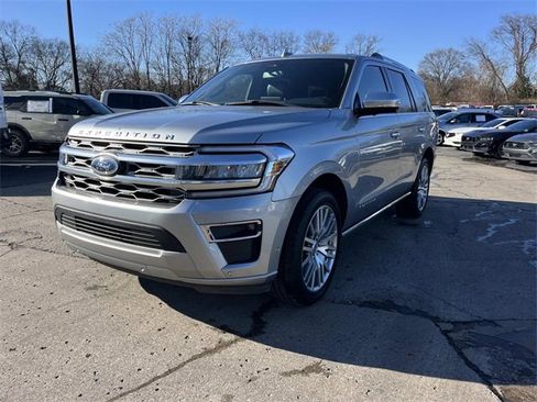 Used 2024 Ford Expedition Platinum image 7
