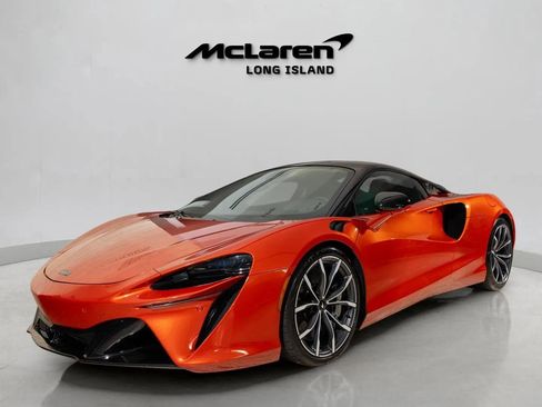 Used 2023 McLaren Artura image 1