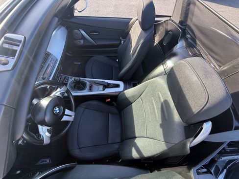 Used 2004 BMW Z4 2.5i RWD image 28