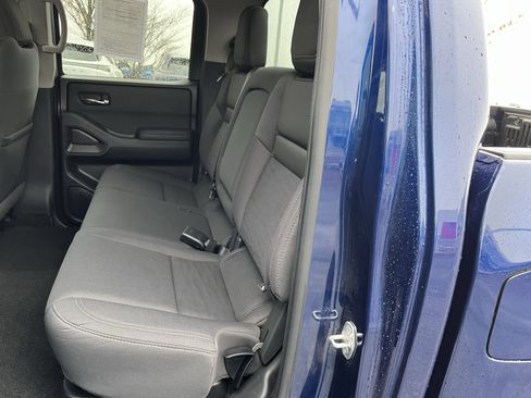 Used 2023 Nissan Frontier SV image 14