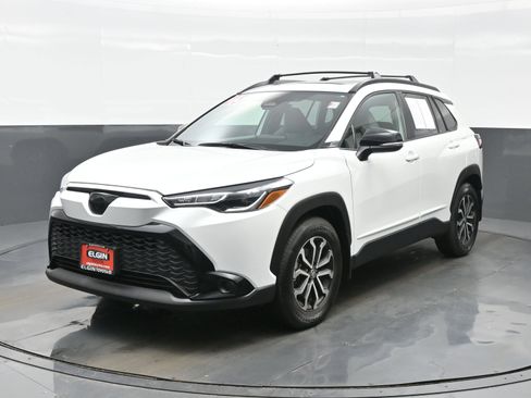 Used 2025 Toyota Corolla Cross AWD Hybrid w/ Moonroof Package image 2