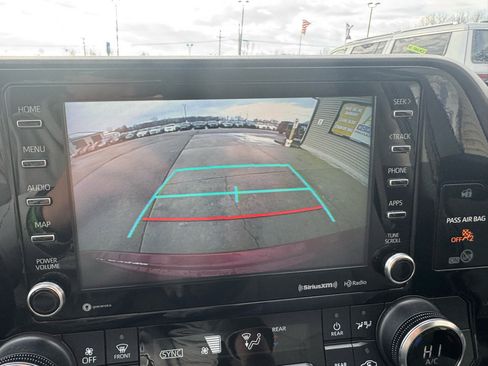 Used 2022 Toyota Highlander LE image 23