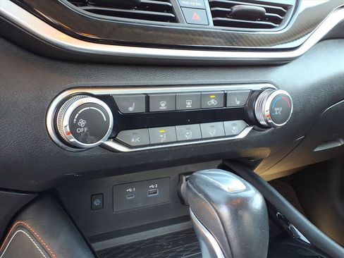 Used 2023 Nissan Altima 2.5 SR w/ SR Premium Package image 11