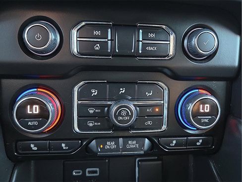 Used 2022 Chevrolet Tahoe Z71 w/ Luxury Package image 8