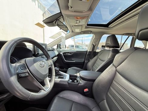 Used 2021 Toyota RAV4 XLE Premium image 5