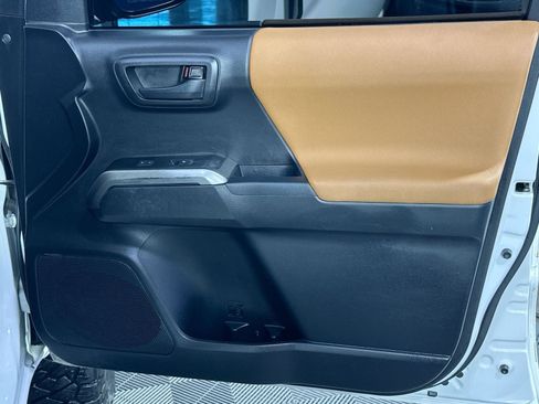 Used 2020 Toyota Tacoma SR5 image 33