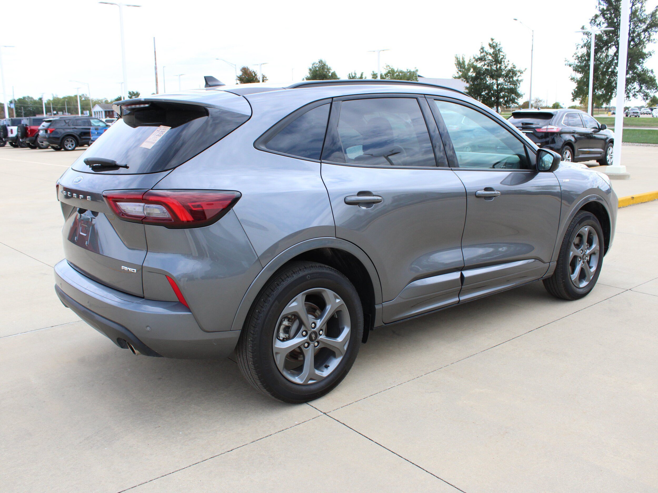 Used 2024 Ford Escape ST-Line w/ Tech Pack #1 AWD/4WD image 5