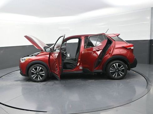 Used 2018 Nissan Kicks SV image 39