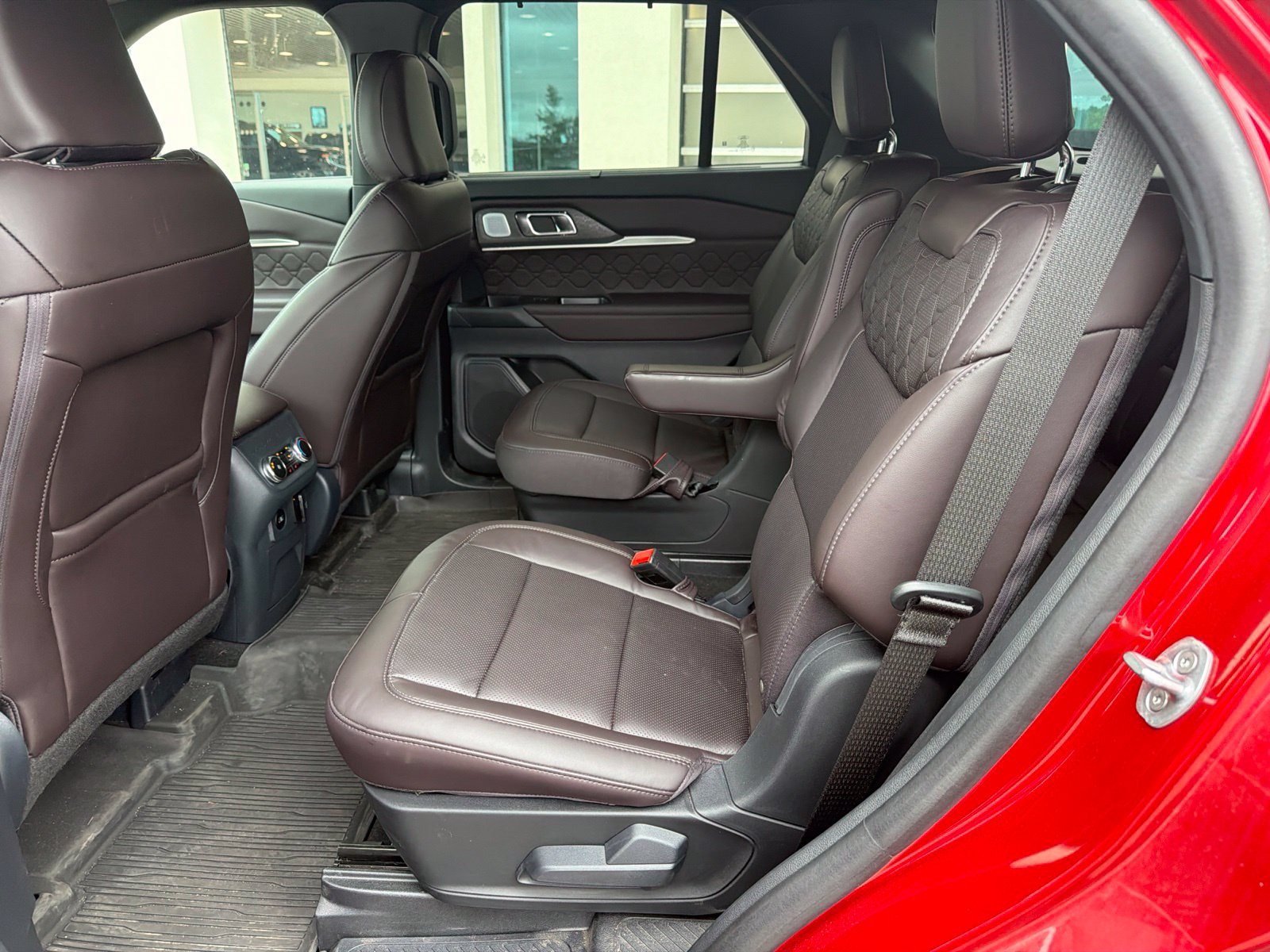 Used 2025 Ford Explorer Platinum w/ Ultimate Package AWD/4WD image 6