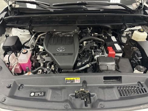 Used 2023 Toyota Highlander XLE image 31