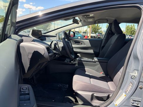 Used 2025 Toyota Prius LE FWD image 11