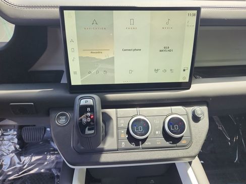 Used 2025 Land Rover Defender 130 S image 15