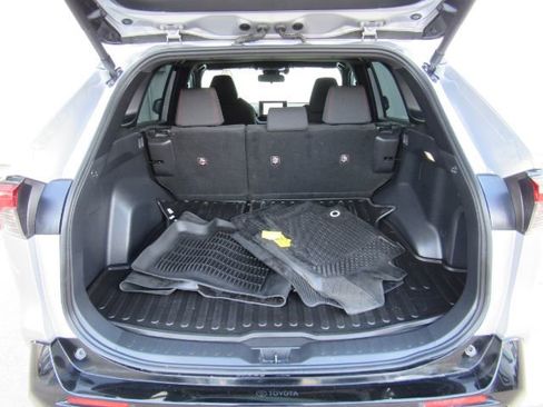Used 2024 Toyota RAV4 SE image 24