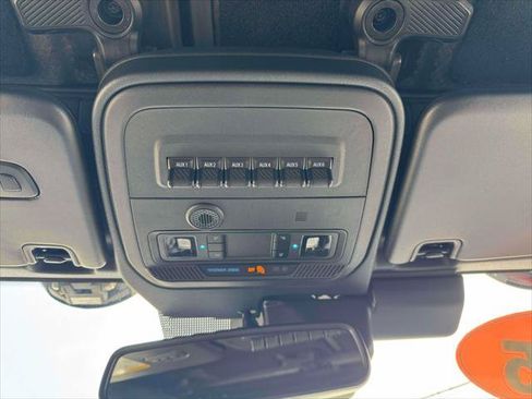 Used 2025 Ford Bronco Badlands AWD/4WD image 32